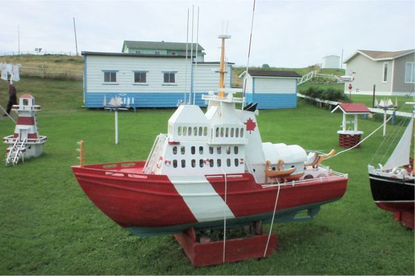 672: A model boat on Lawrence Barry's front lawn in St. Bride's. (2004)